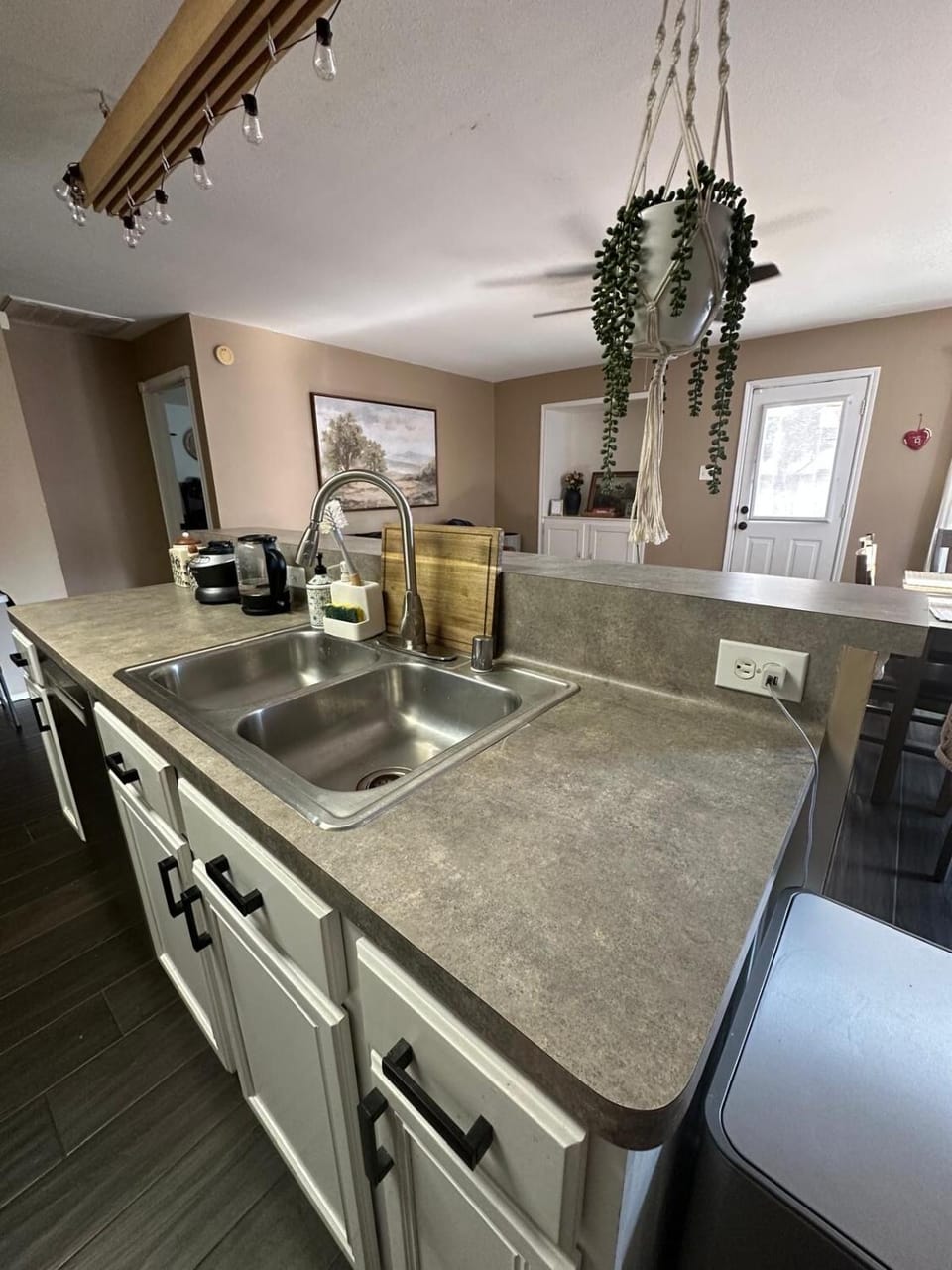 Kitchen or kitchenette, dishwasher