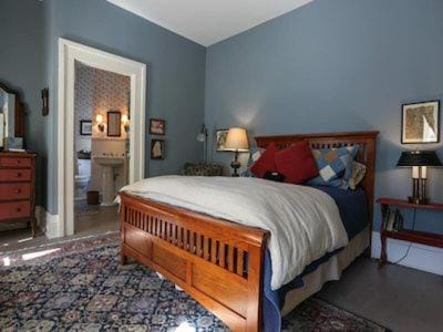 Black Sheep Inn Bed and Breakfast in Finger Lakes