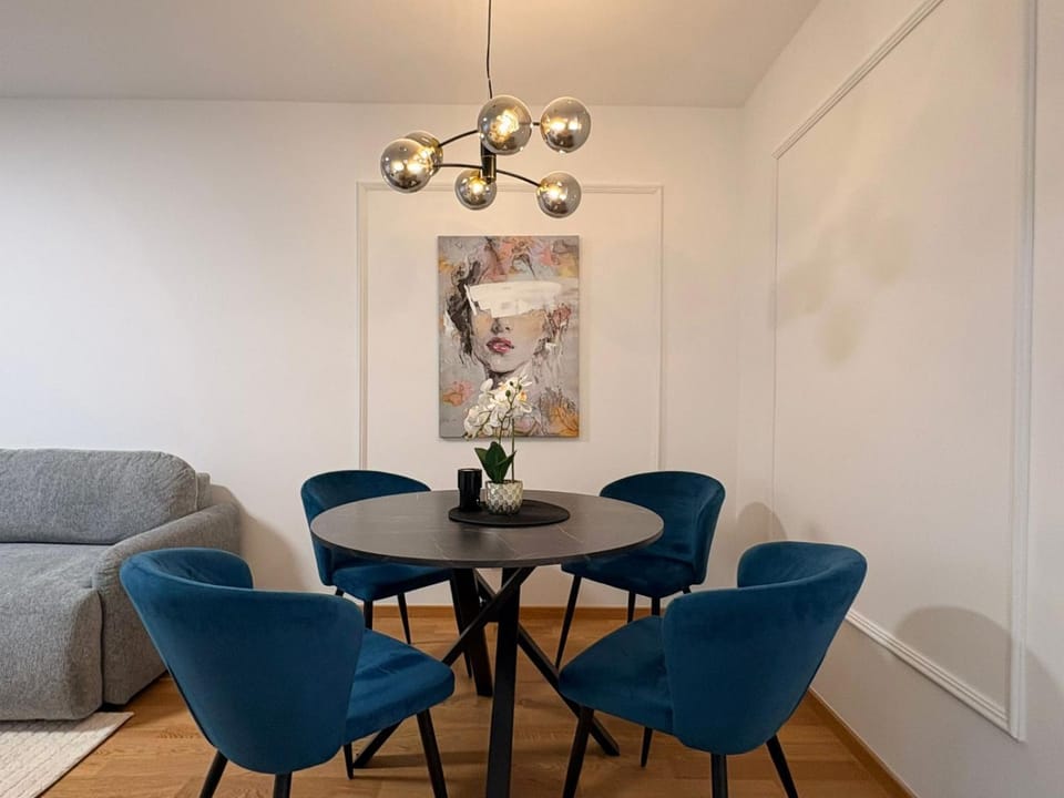 Seating area, Dining area