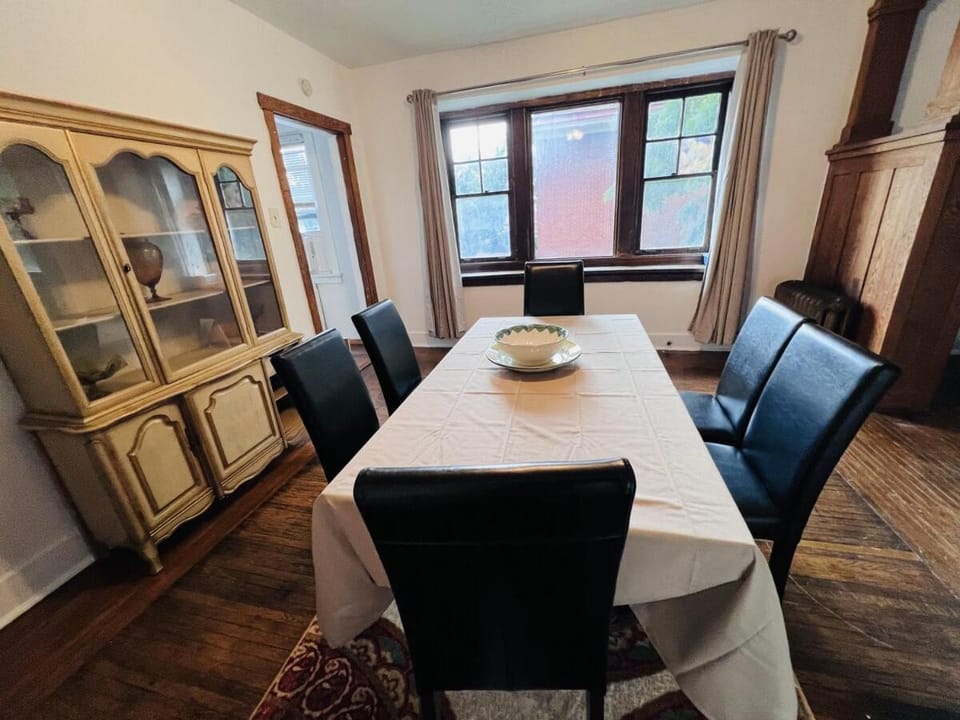 Penn House - Beautiful 3 Bedroom Apartment Apartment in Pittsburgh