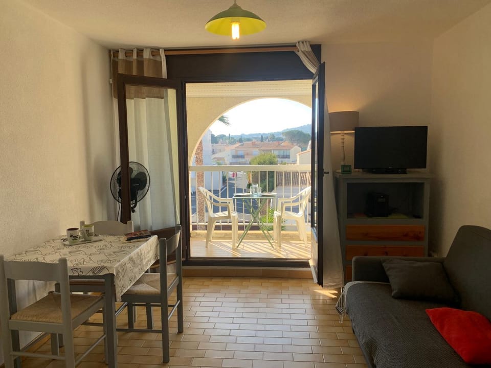403 Studio 3 pers Port Soleil vue piscine Apartment in Agde