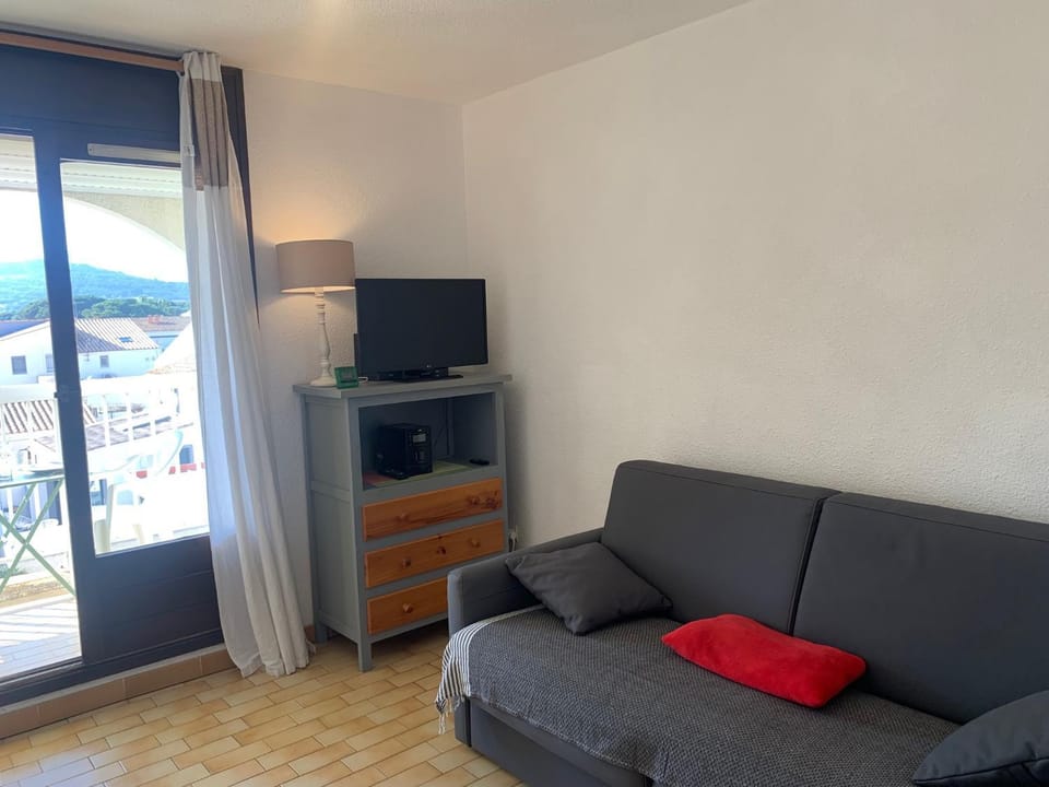 403 Studio 3 pers Port Soleil vue piscine Apartment in Agde