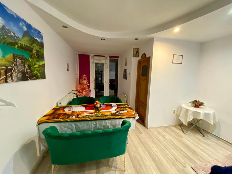 Green Room Apartment in Romania
