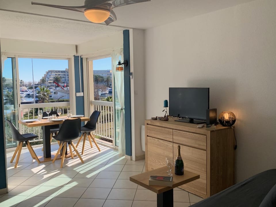 341 Appartement 2 pers Port Soleil jolie vue port Apartment in Agde