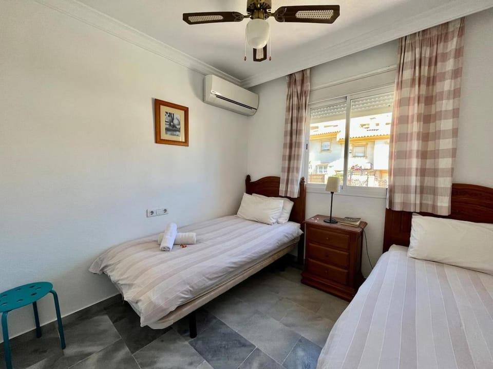 Bed, Day, Photo of the whole room, Bedroom, Garden view, Garden view, Time of day, Inner courtyard view, heating, towels, wardrobe, air conditioner