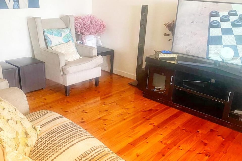 Balmoral Beauty-Sea Views & Pool House in Durban