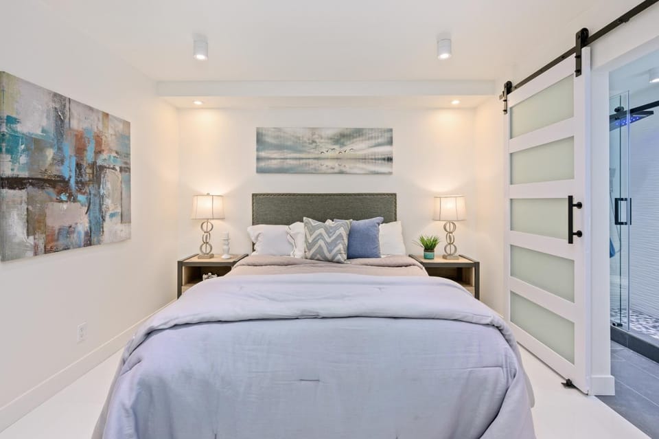 Bed, Photo of the whole room, Bedroom, wardrobe