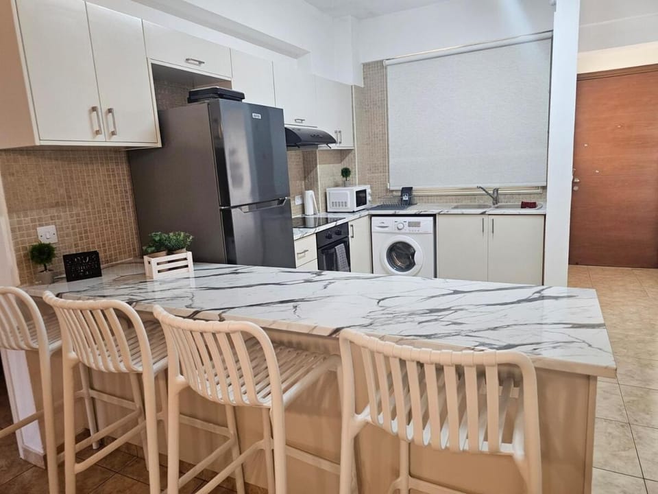 Dining area, oven, stove, toaster, washing machine, kitchen