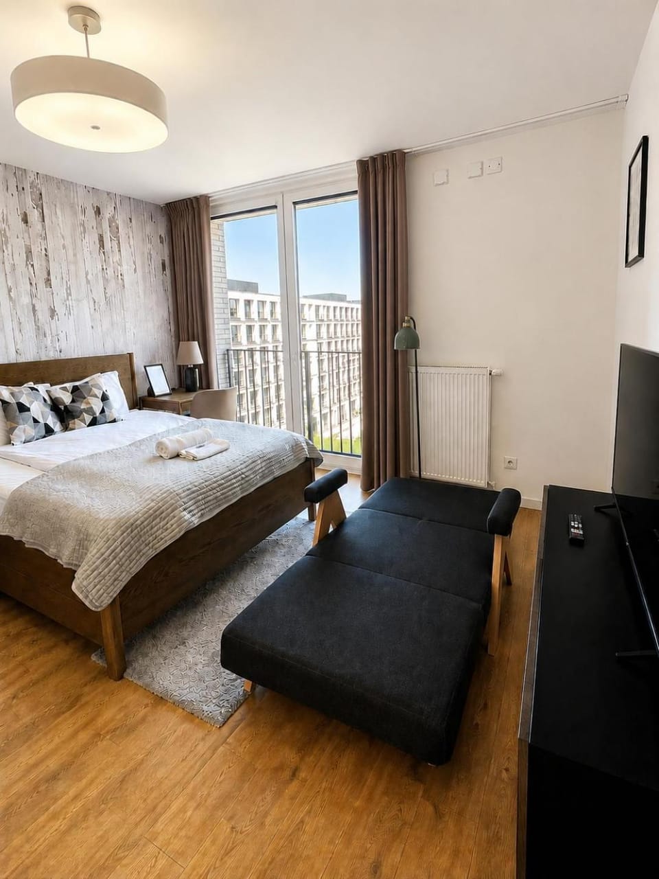 Bed, Seating area, Bedroom
