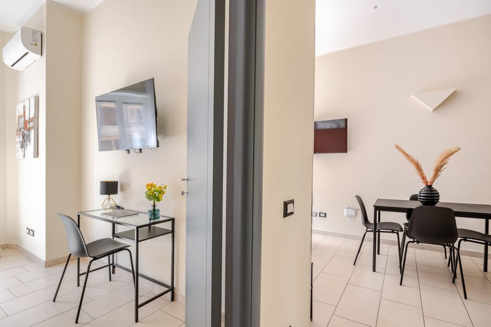 TV and multimedia, Seating area, Dining area