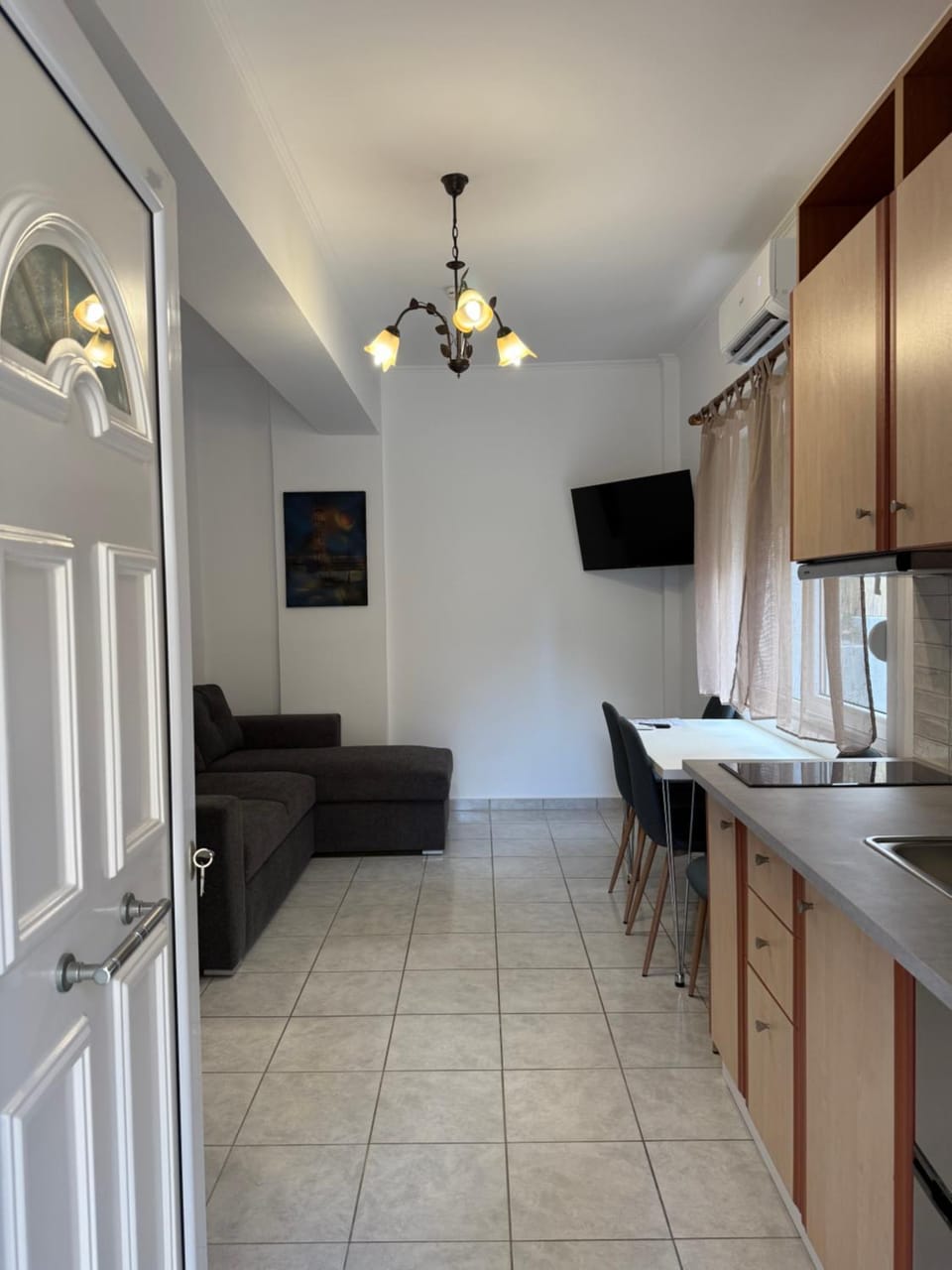 Kitchen or kitchenette, Living room, Seating area, Dining area, minibar, air conditioner