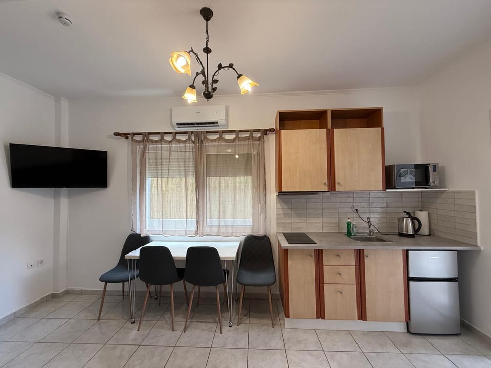 TV and multimedia, Kitchen or kitchenette, Seating area, Dining area, stove