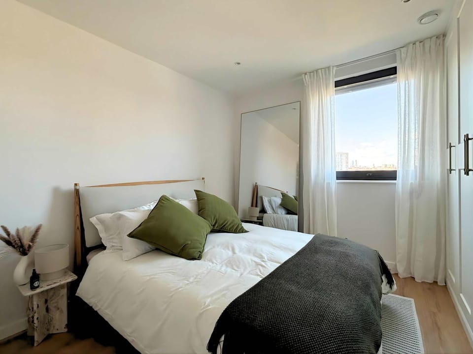 Designer Skyline Apartment in London Borough of Southwark