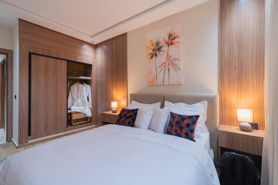 Photo of the whole room, Bedroom