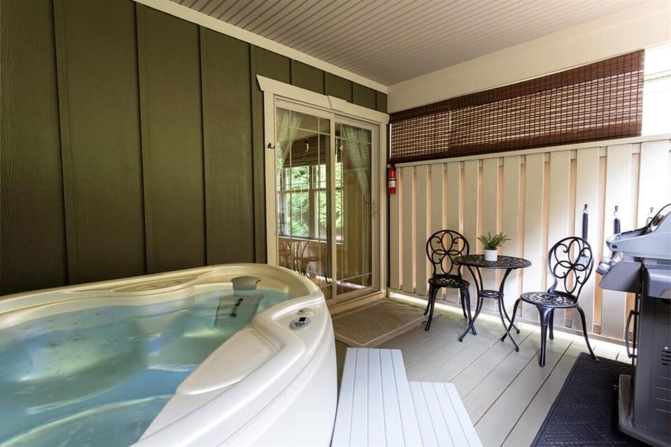 Dogwood Cottage Peaceful Stay Hot Tub House in Asheville