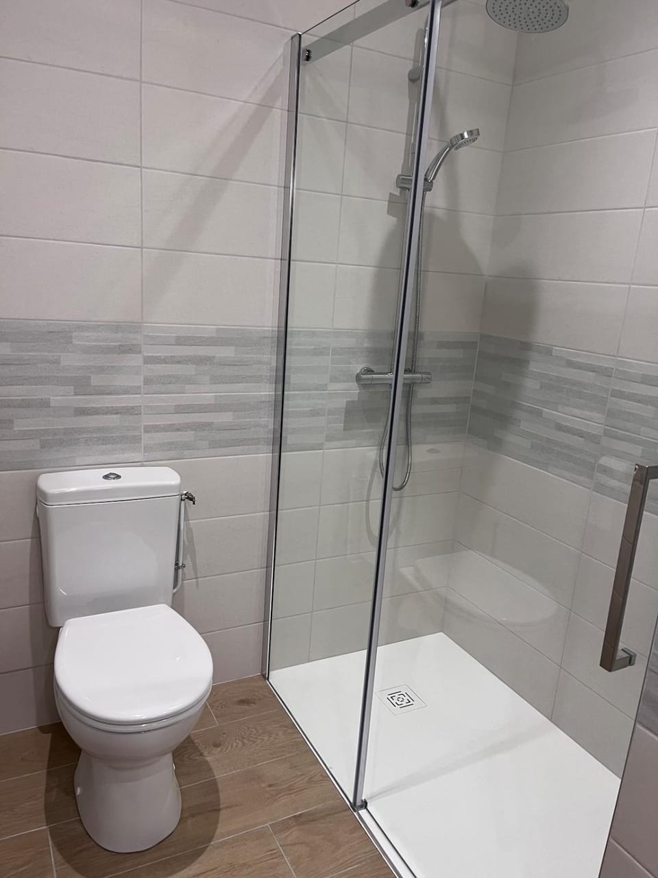 Shower, Toilet