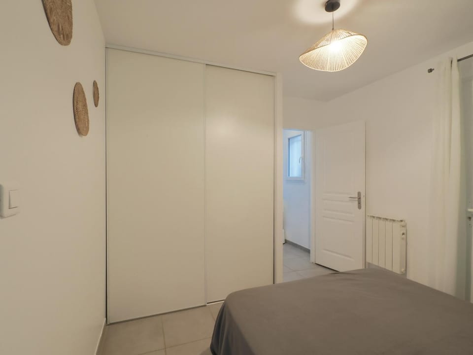 Photo of the whole room, wardrobe