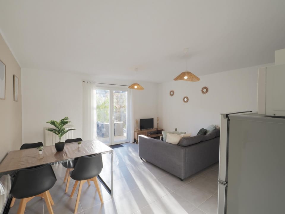 TV and multimedia, Living room, Dining area
