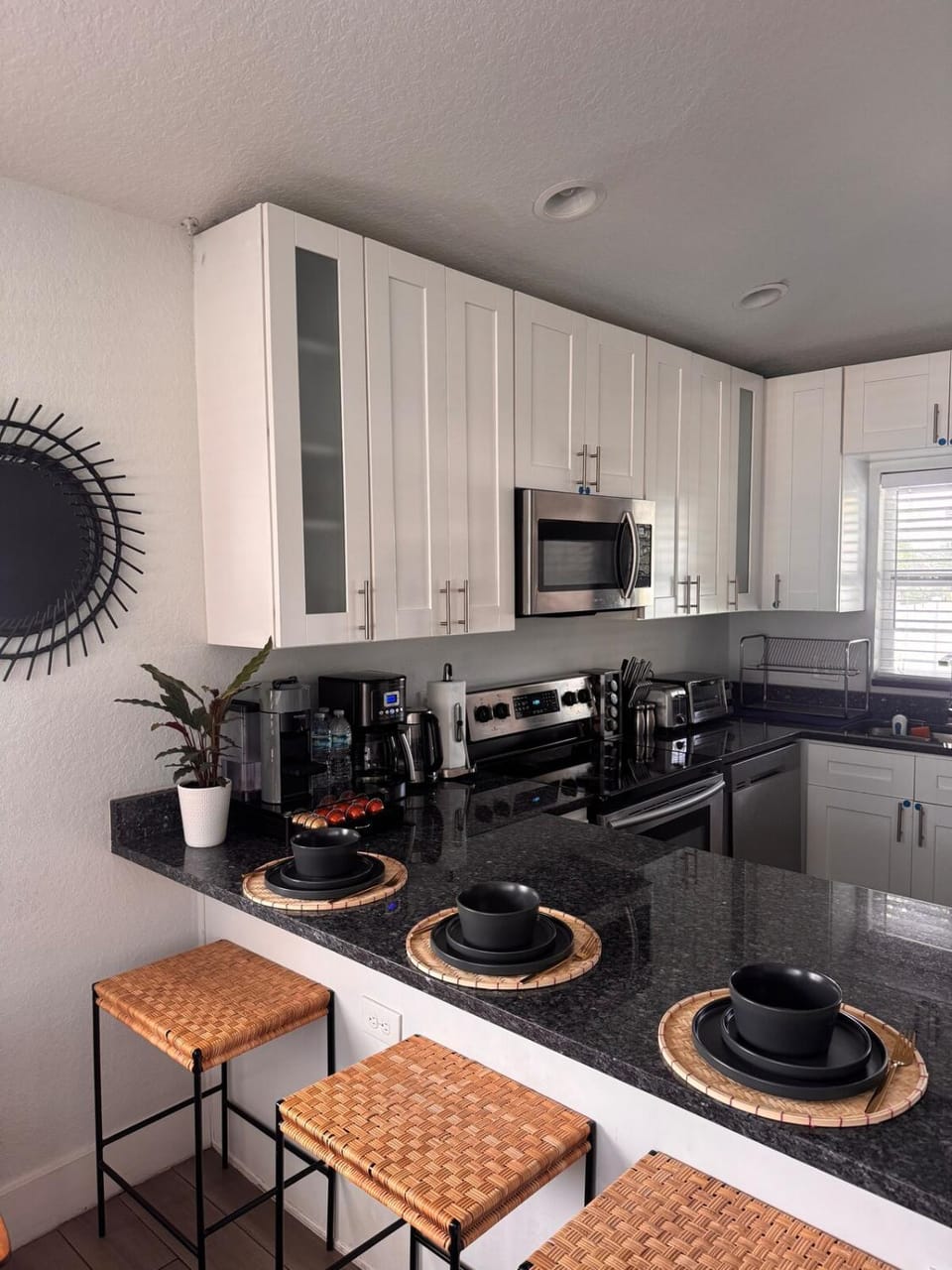 Kitchen or kitchenette, Dining area, stove