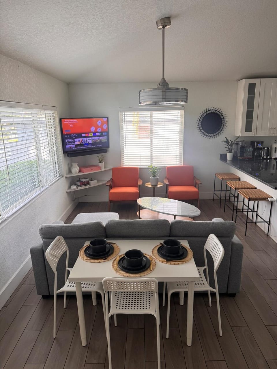TV and multimedia, Living room, Seating area, Dining area, pet friendly