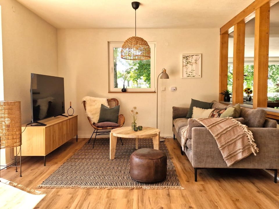 TV and multimedia, Living room, Seating area