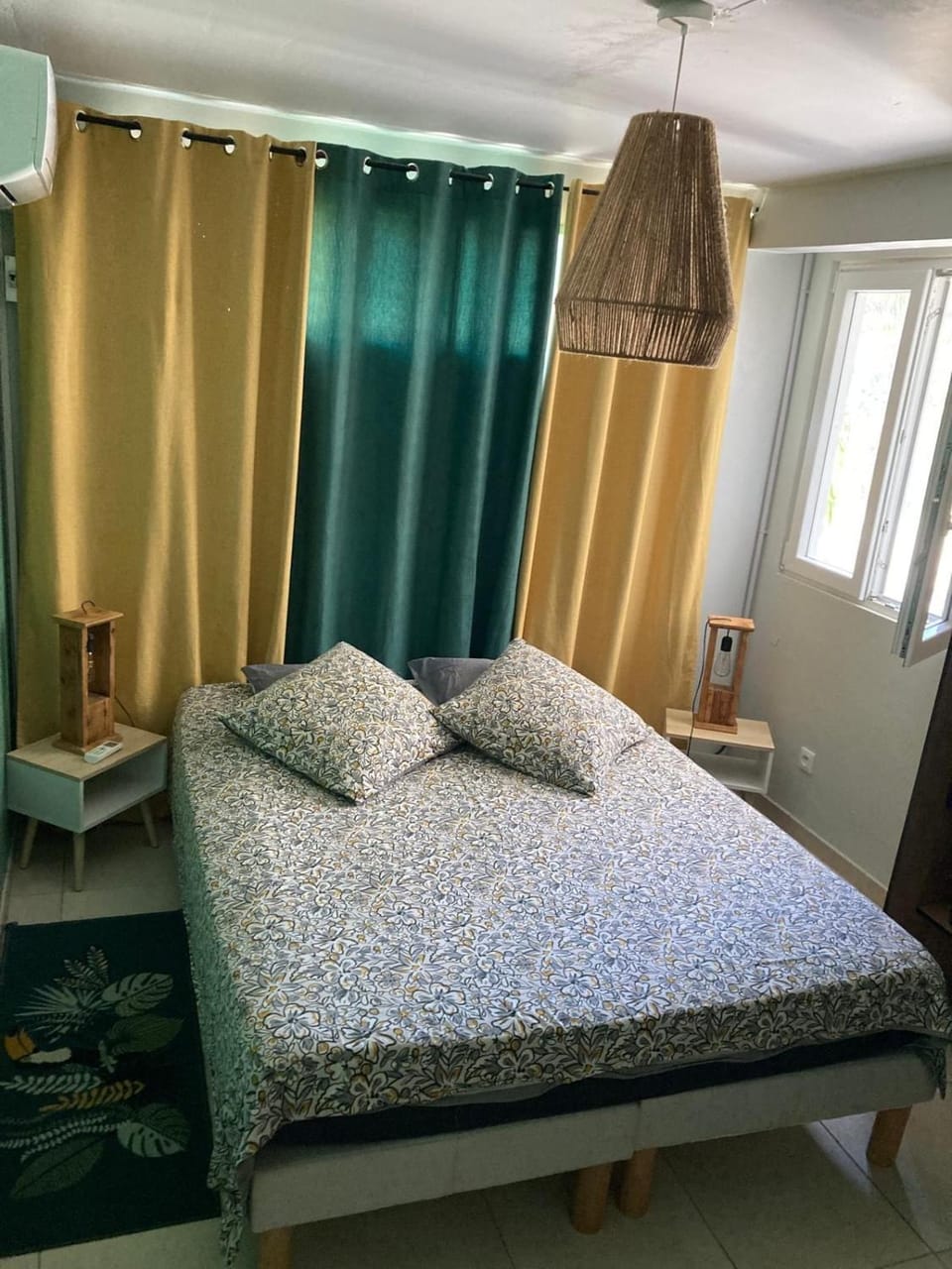 Bed, Photo of the whole room