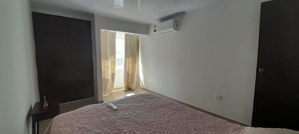 Bed, Bedroom, air conditioner