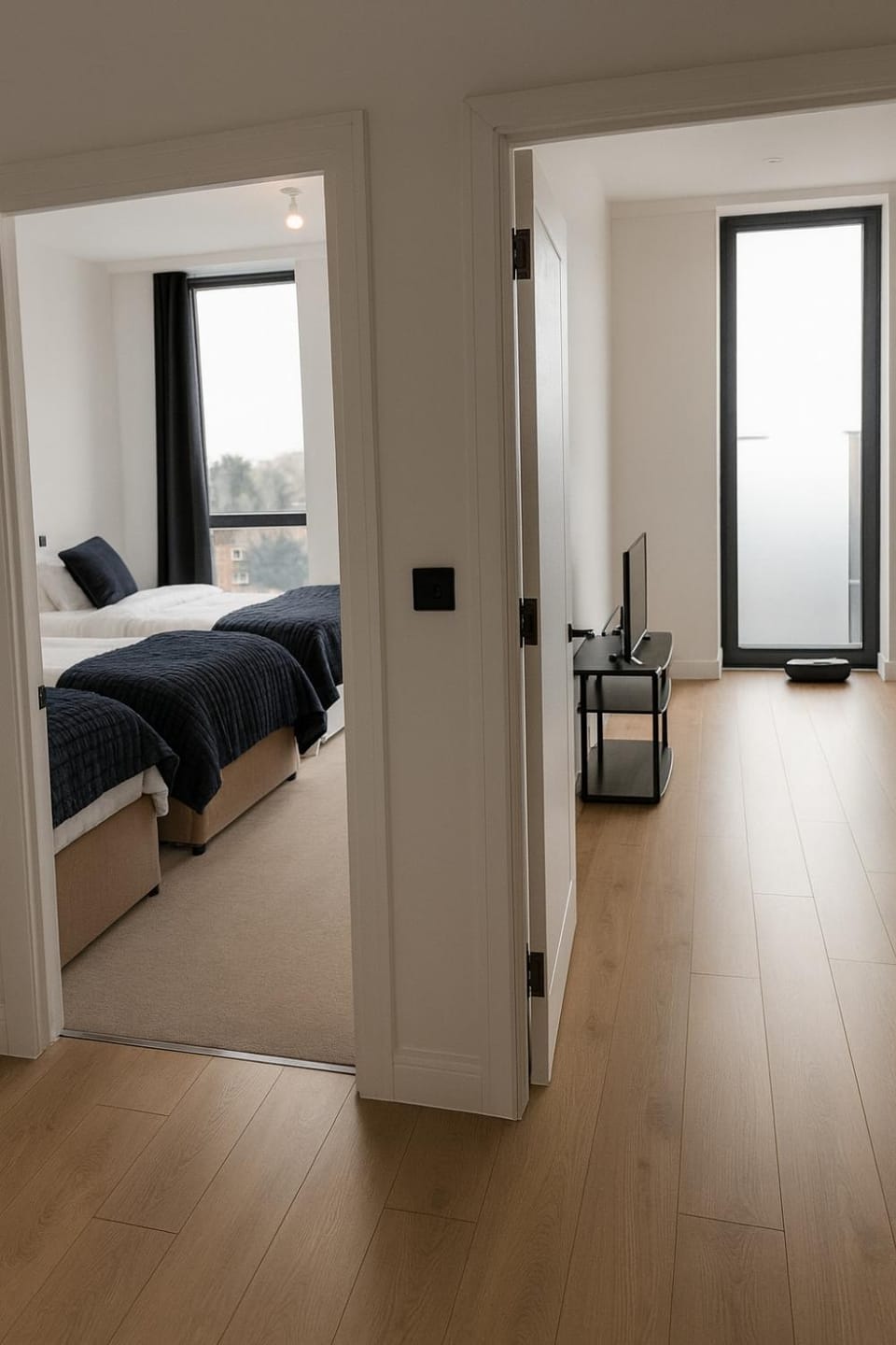 High street Edgware, shops, tube free parking Apartment in Edgware