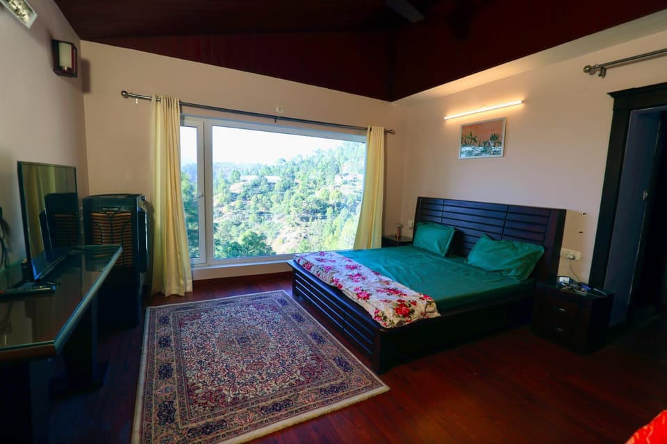 Bed, TV and multimedia, Photo of the whole room, Bedroom, Mountain view