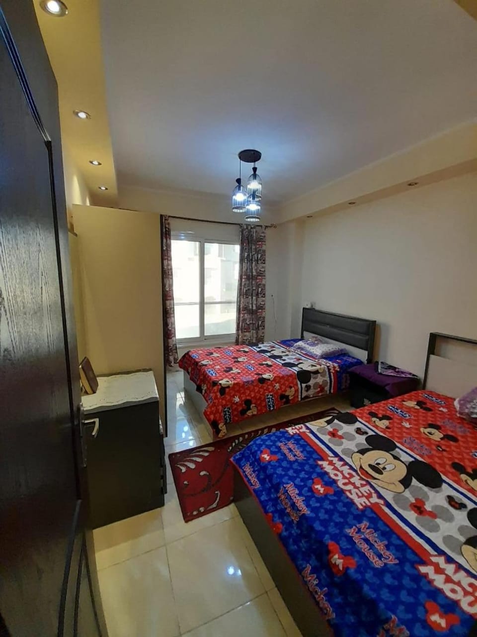 Photo of the whole room, Bedroom