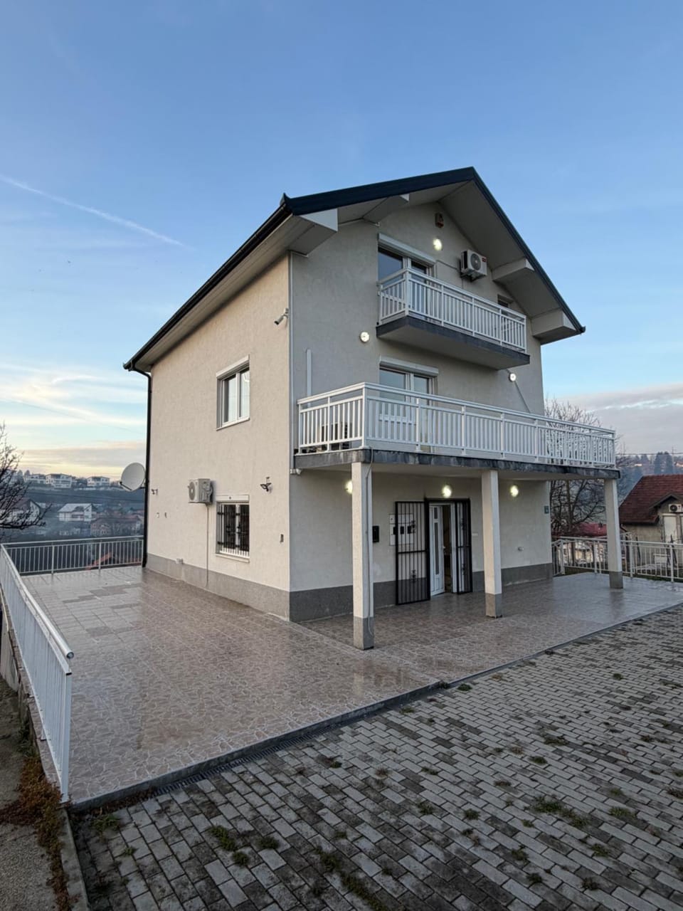 Property building, Balcony/Terrace