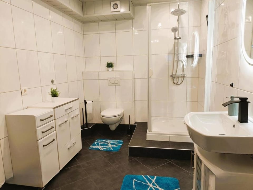 Shower, Toilet, Bathroom