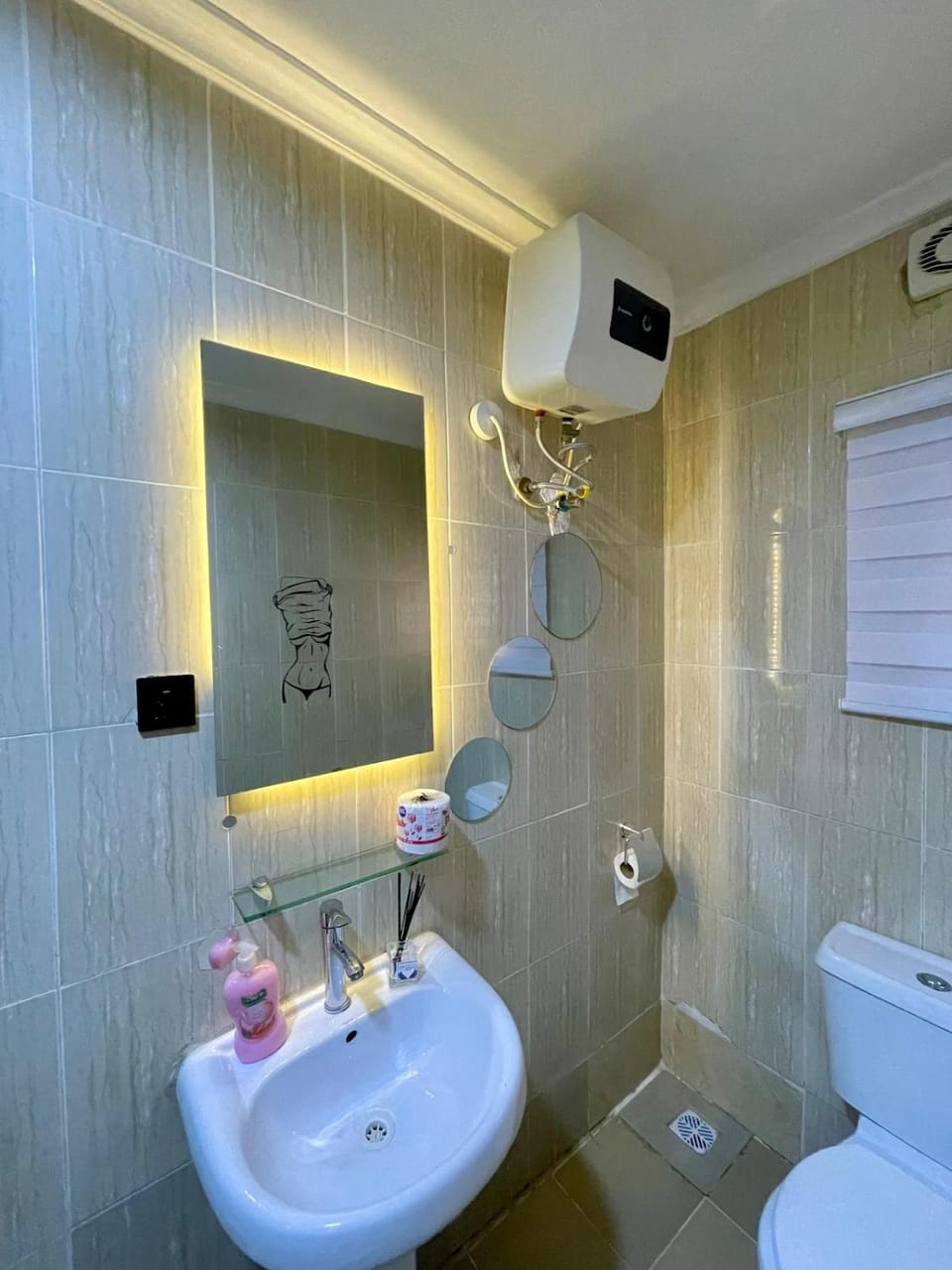 Stylish, spacious 1BR on Admiralty Lekki Apartment in Lagos