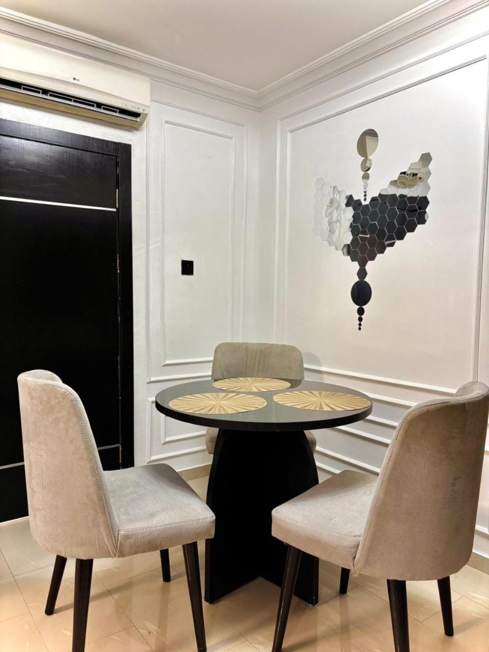 Stylish, spacious 1BR on Admiralty Lekki Apartment in Lagos