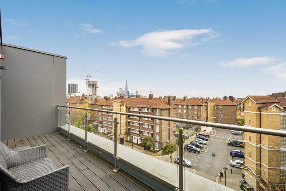 Modern Zone 1 Apartment , 2BR 2BA , Skyline , Balcony Apartment in London Borough of Southwark