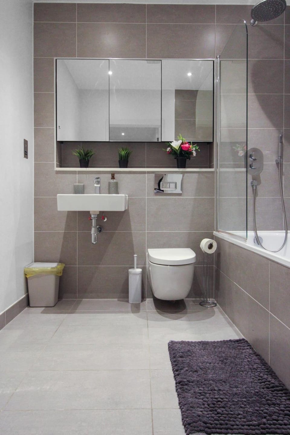 Modern Zone 1 Apartment , 2BR 2BA , Skyline , Balcony Apartment in London Borough of Southwark