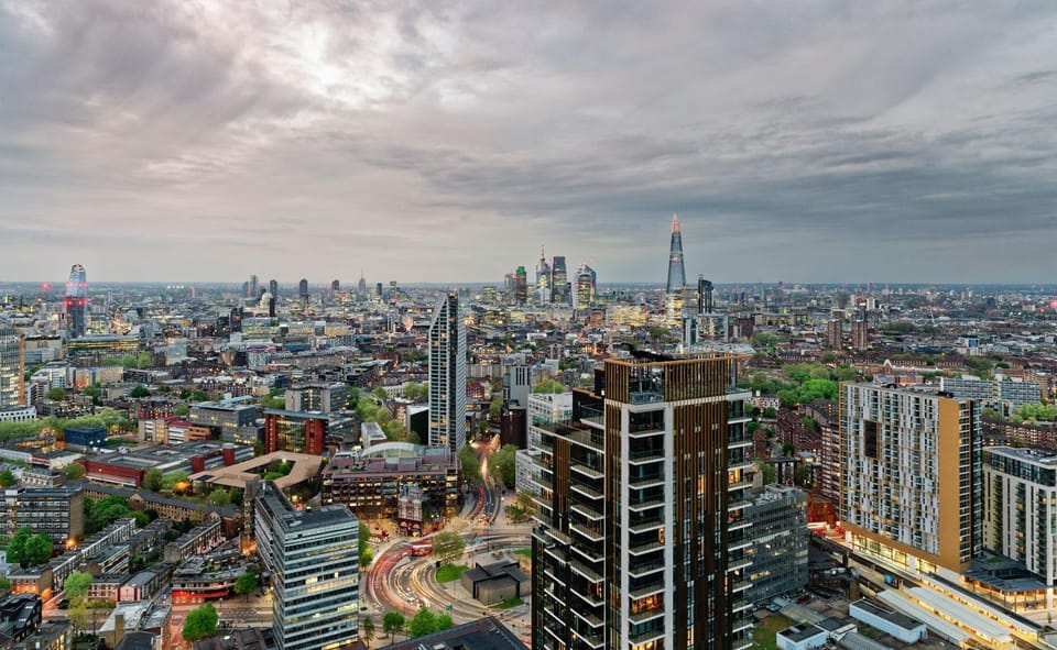 Modern Zone 1 Apartment , 2BR 2BA , Skyline , Balcony Apartment in London Borough of Southwark