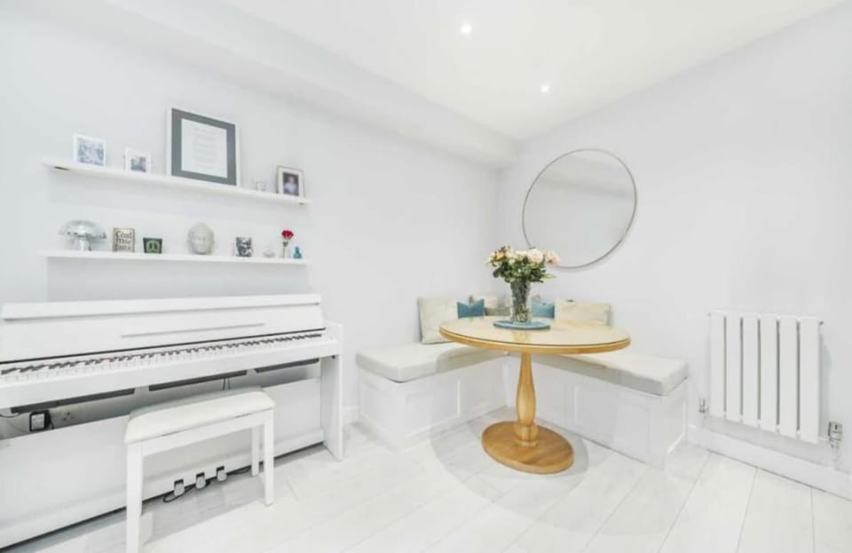 1 Bedroom Flat with Patio Apartment in Kingston upon Thames