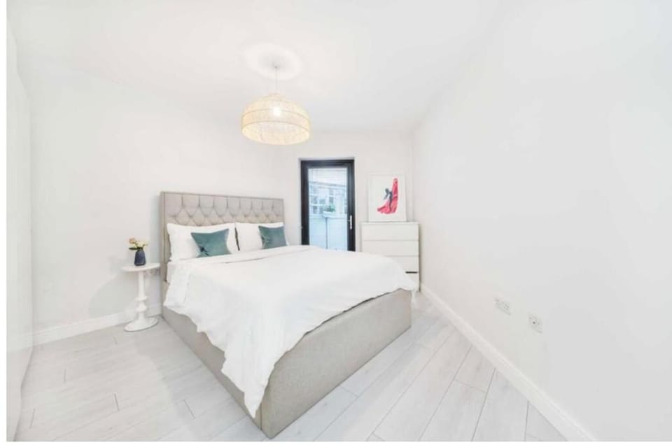 1 Bedroom Flat with Patio Apartment in Kingston upon Thames