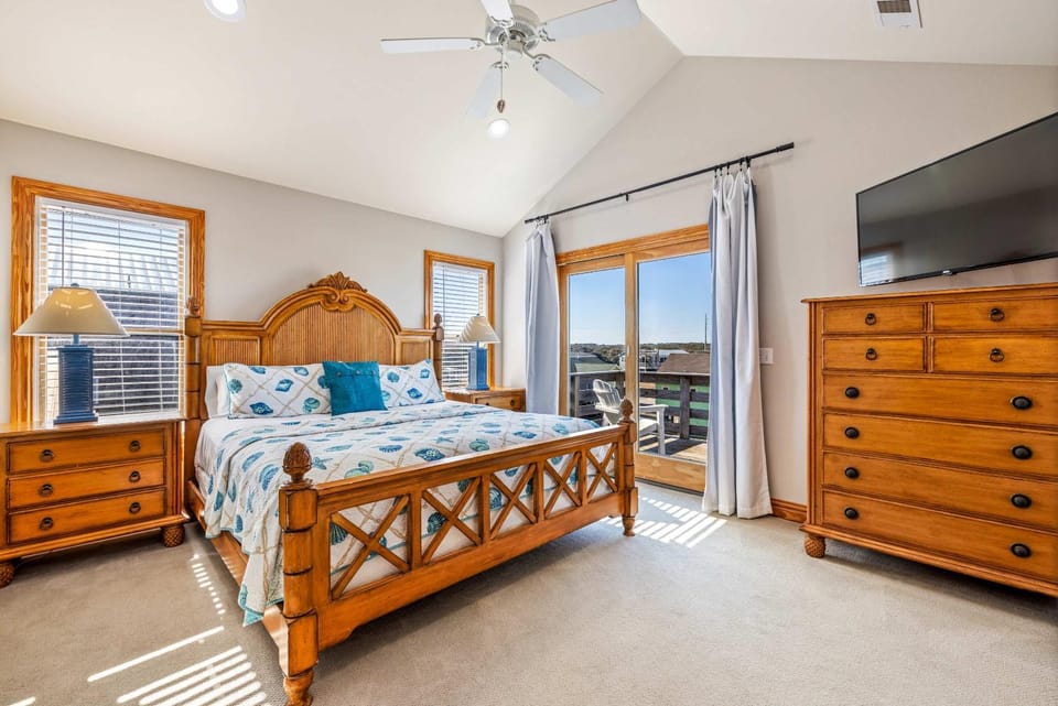 Spacious KDH Getaway with Views Near Beach & Shops House in Kill Devil Hills