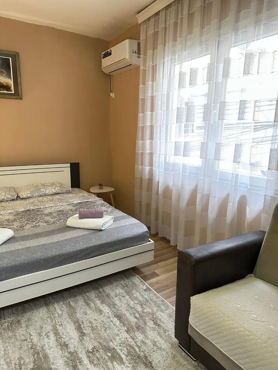 Bed, Living room, Bedroom, air conditioner