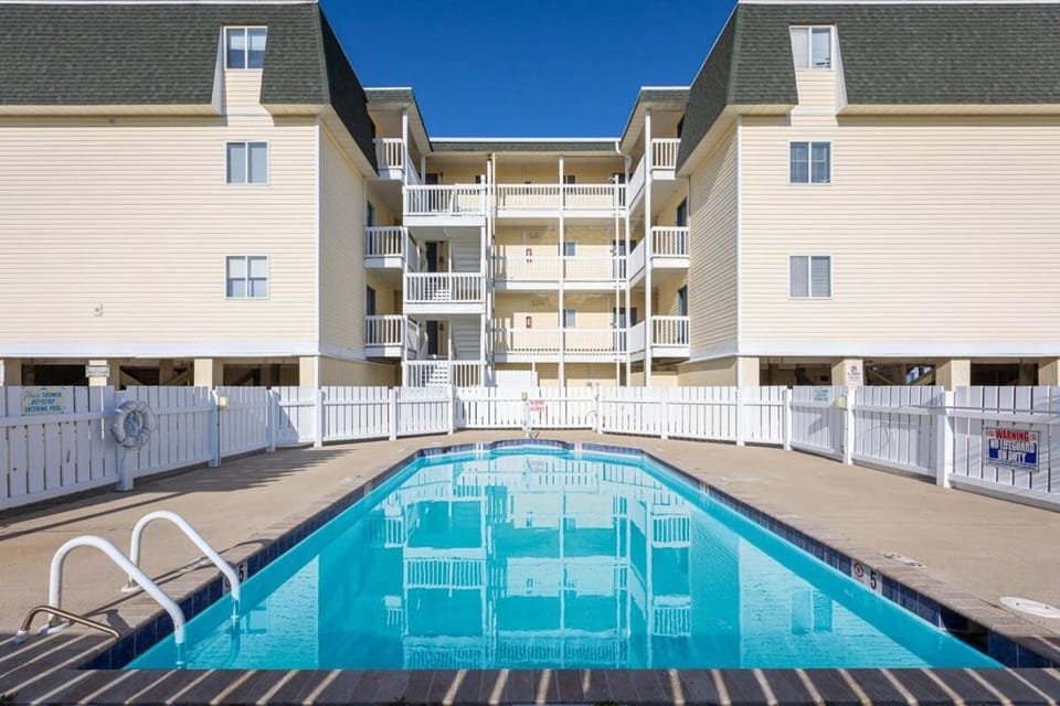 Beachfront Condo with Ocean Views and Pool Access House in Kill Devil Hills