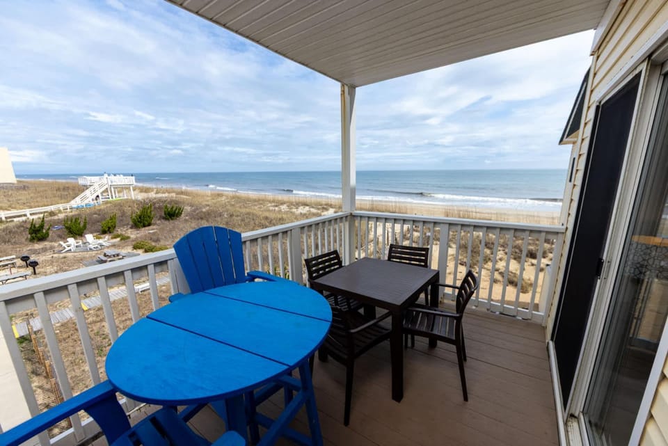 Beachfront Condo with Ocean Views and Pool Access House in Kill Devil Hills