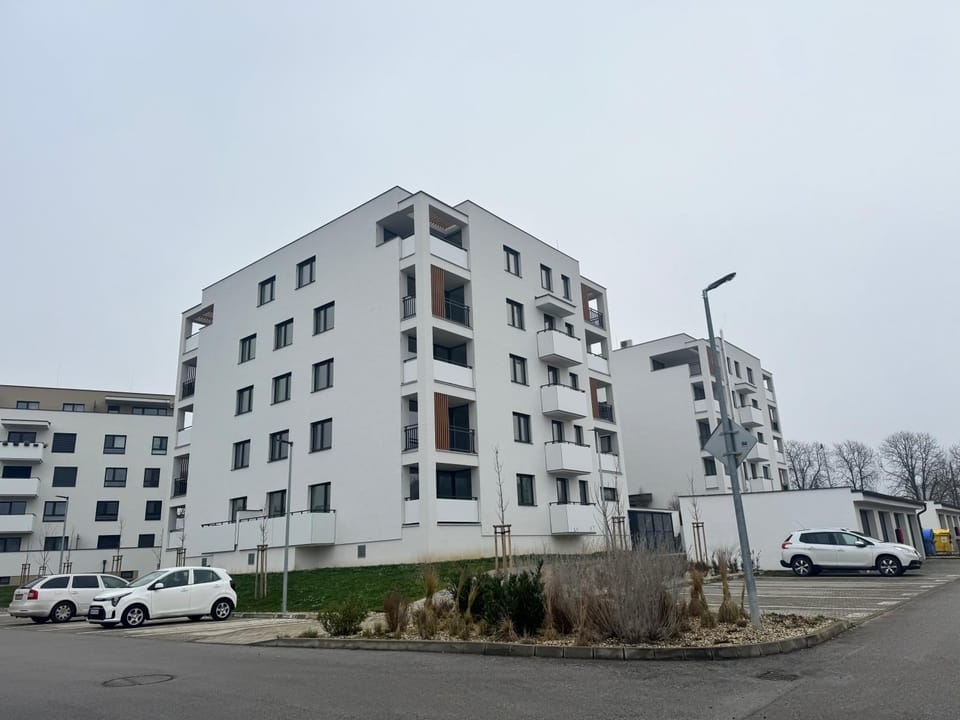 Property building, Street view, Location