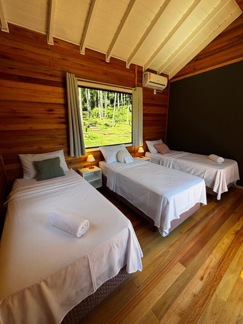 Bed, Photo of the whole room, Bedroom, air conditioner