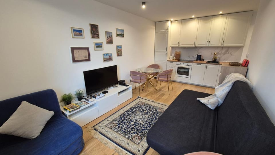 Bedroom, kitchen