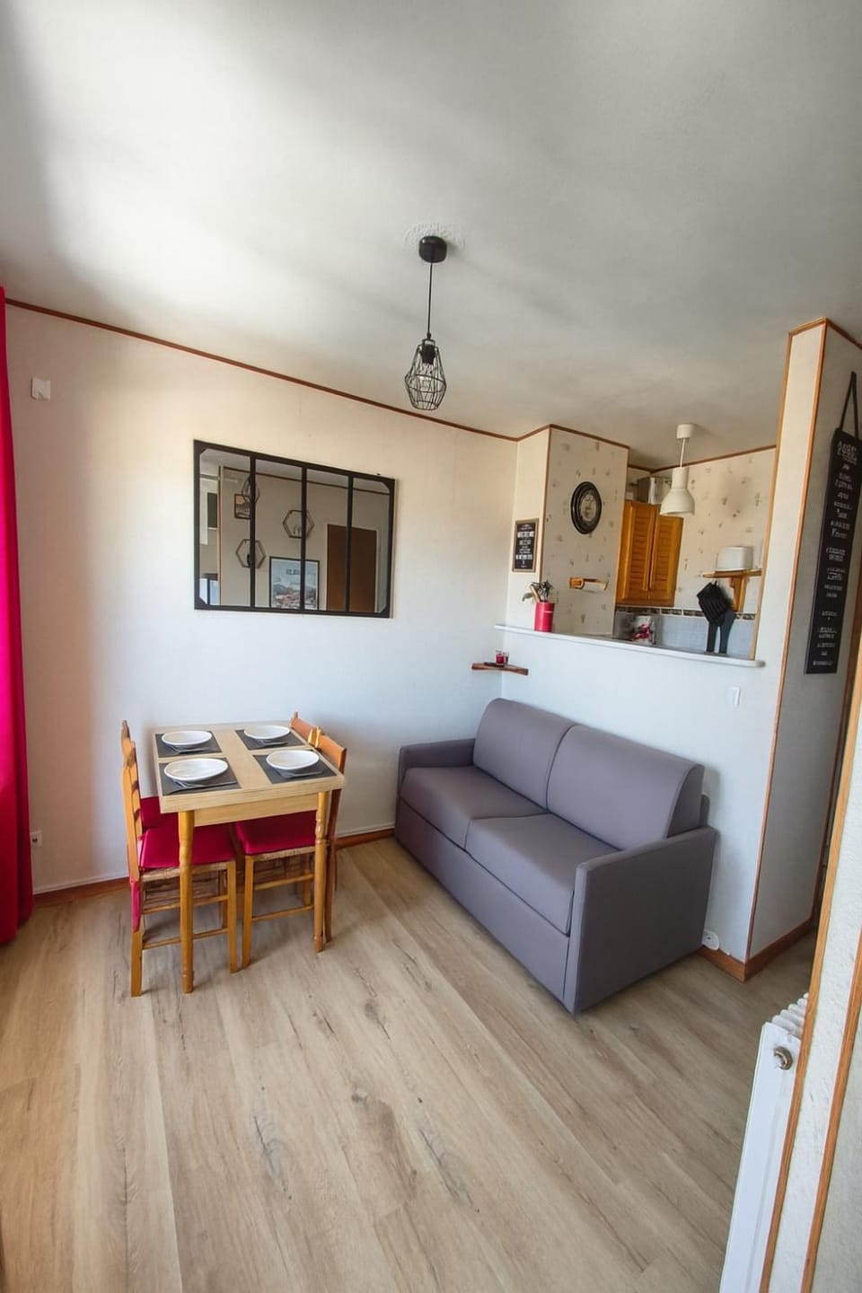 Kitchen or kitchenette, Living room, Seating area, Dining area