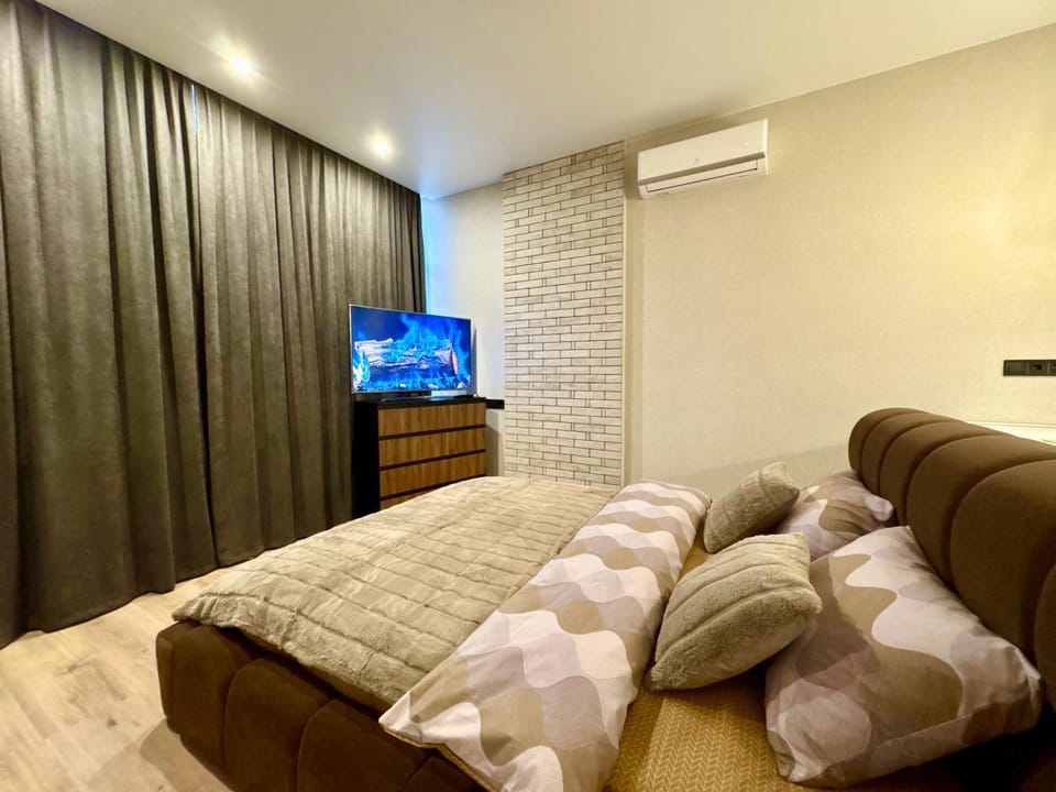 Communal lounge/ TV room, Bed, TV and multimedia, Bedroom, air conditioner