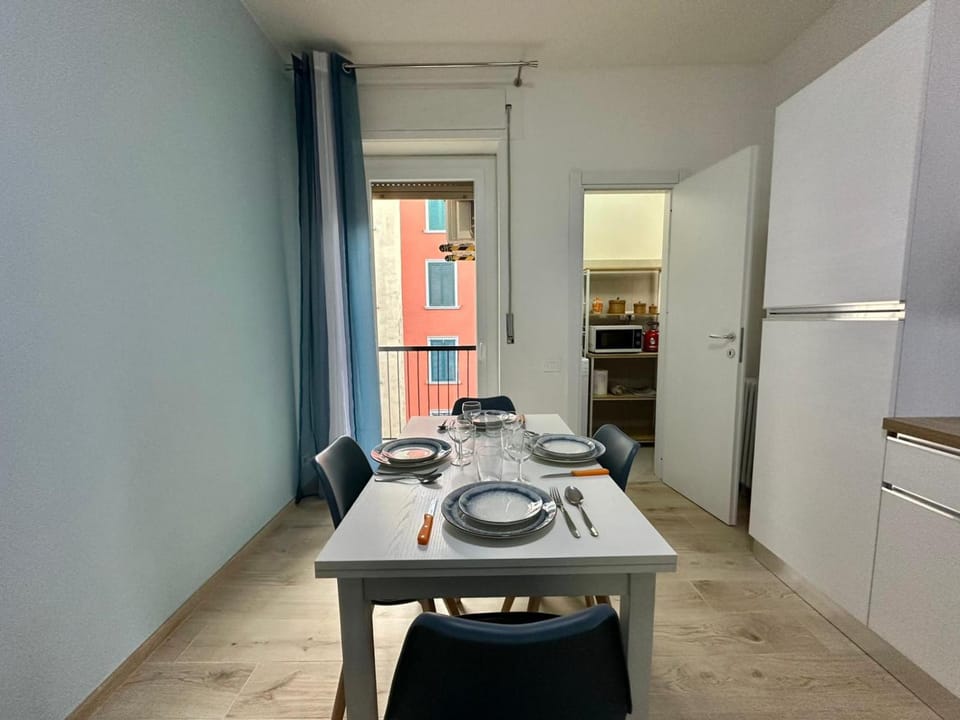 Lucania Azzurra Apartment, Elegante e Confortevole, con Metro M3 sotto casa, collegamento diretto a Duomo di Milano e Stazione Centrale Apartment in Milan