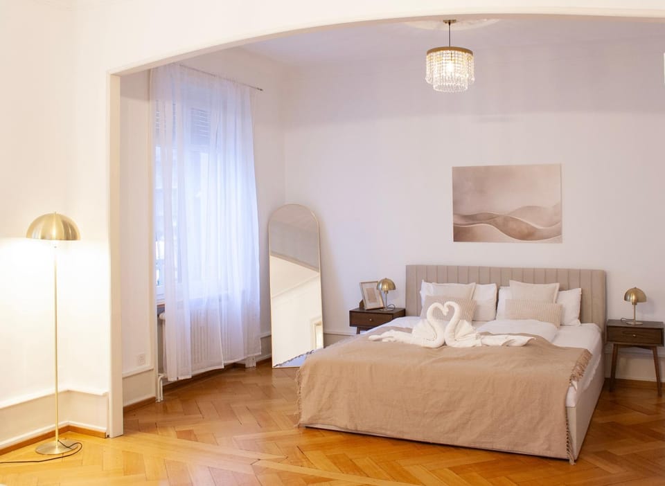 Bed, Photo of the whole room, Bedroom, towels